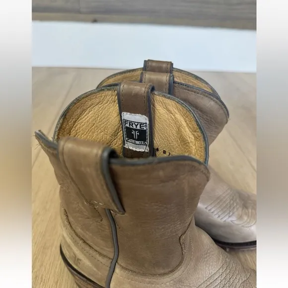 Frye billy grey cream distressed stitched short cowgirl boots booties cowboy 6