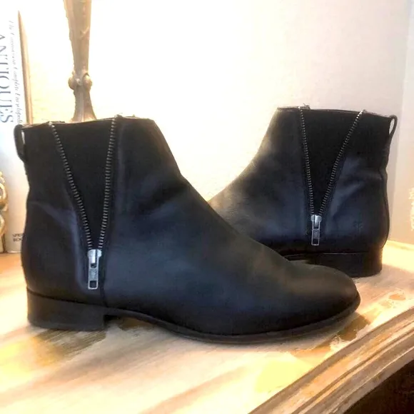 FRYE Carly Zipper Accent Leather Ankle Booties in Black SZ 11 MSRP $298
