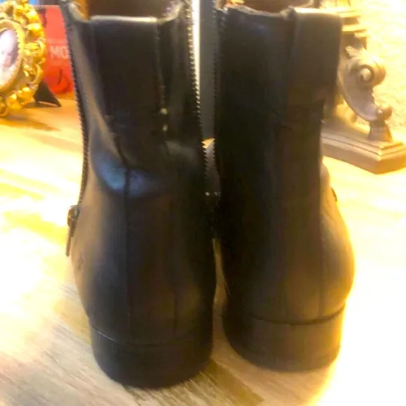 FRYE Carly Zipper Accent Leather Ankle Booties in Black SZ 11 MSRP $298