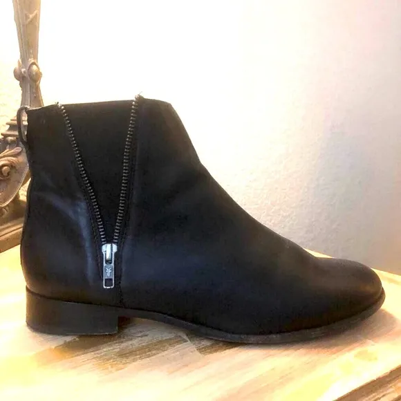 FRYE Carly Zipper Accent Leather Ankle Booties in Black SZ 11 MSRP $298