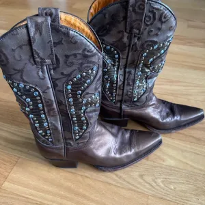 Frye Daisy Duke Brown bronze Leather Cowboy Boots with studded accents