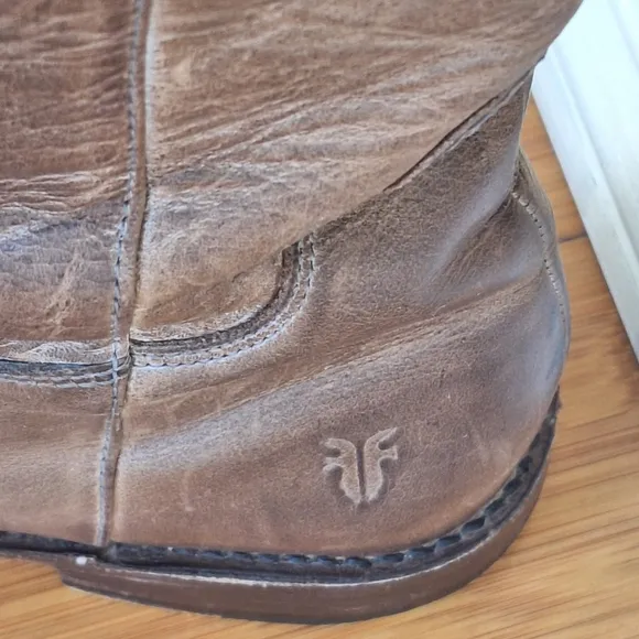Frye Paige Tall Riding Boots Tan Distressed Leather Made in Mexico women's sz 6