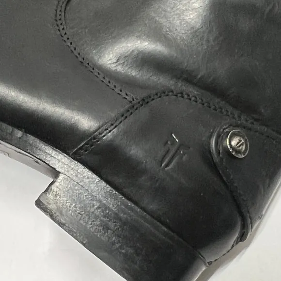 FRYE Women’s Black Leather Zip Up Knee High Boots. Flat Heel.