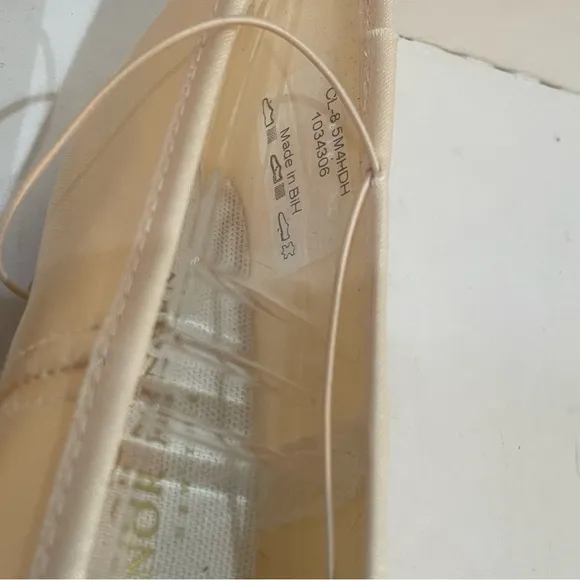 Gaynor Minden new never worn sleek fit Europe ballerina dance pointe shoes 8.5