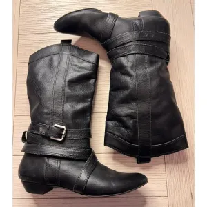 Gianni Bini black leather pull on flat mid calf boots w/ buckle &amp; almond toe.8.5