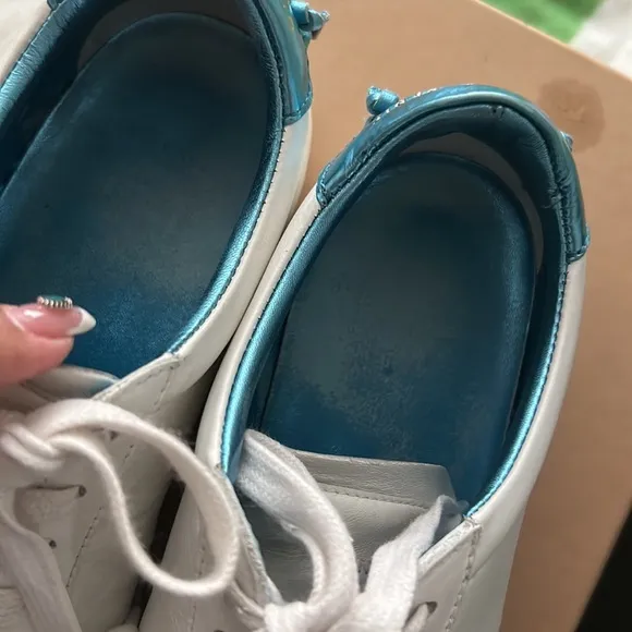 Givenchy white sneakers size 6 Preloved good condition w box