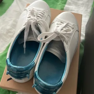 Givenchy white sneakers size 6 Preloved good condition w box
