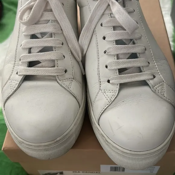 Givenchy white sneakers size 6 Preloved good condition w box