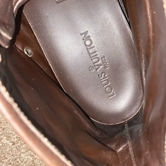 Good condition , don’t want them no more i don’t have the Louis Vuitton box tho