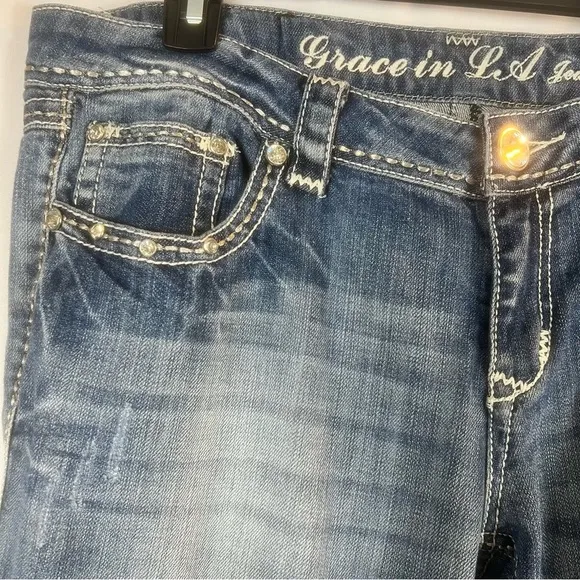GRACE IN LA WOMEN'S MEDIUM WASH CROSS EMBROIDERED MID RISE BOOTCUT Size:30