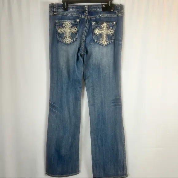 GRACE IN LA WOMEN'S MEDIUM WASH CROSS EMBROIDERED MID RISE BOOTCUT Size:30