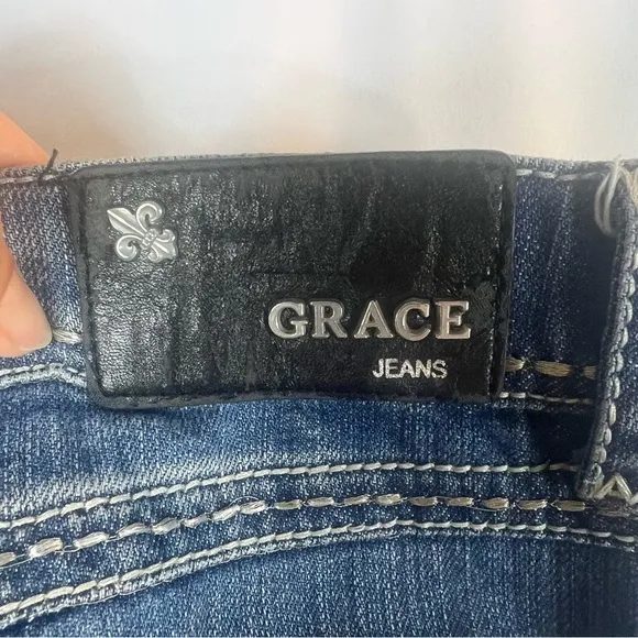 GRACE IN LA WOMEN'S MEDIUM WASH CROSS EMBROIDERED MID RISE BOOTCUT Size:30