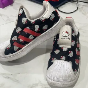 HELLO KITTY SUPERSTAR 360 SHOES size 12