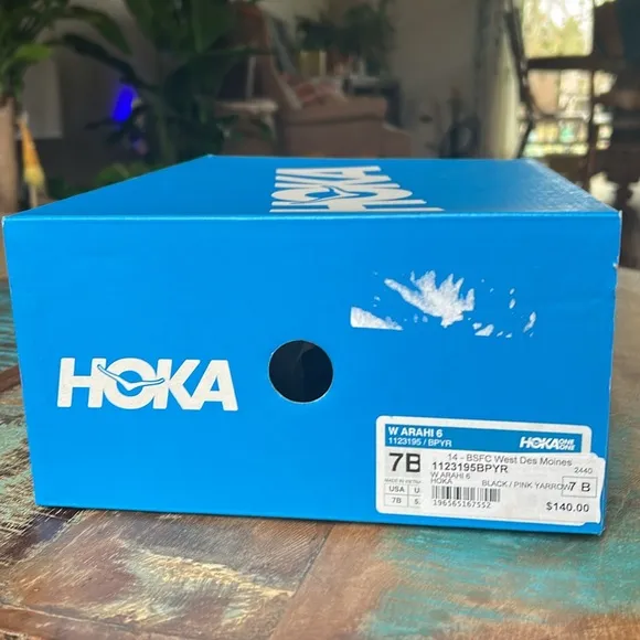 HOKA Arahi 6 Running Shoes 7B Like New with Original Box