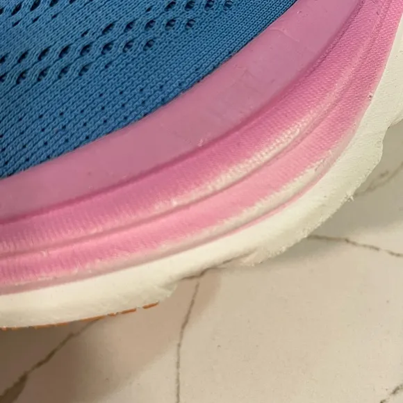Hoka Bondi 8 Sneakers. Women’s Size 5 D. Color Coastal Sky