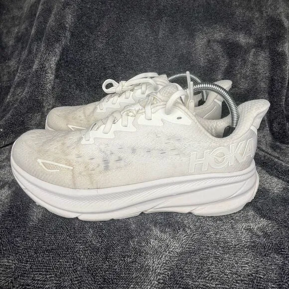 Hoka One Clifton 9 Women size 10 Wide