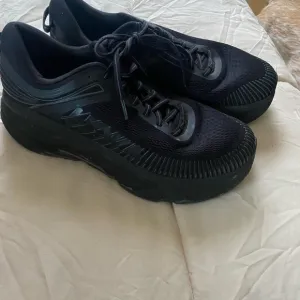 HOKA ONE ONE Bondi 7 Black  X-Wide Men's Running Shoes Size 10 4E  1117033 BBLC