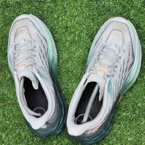 HOKA SPEEDGOAT 5 - Womens Athletic Shoes  - SIZE 8.5D WIDE