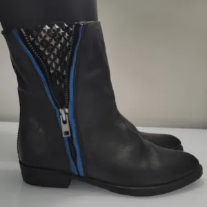 Hollywood Trading Company Boots EU 38 US 7.5 Black Stud Biker Punk Grunge Sexy