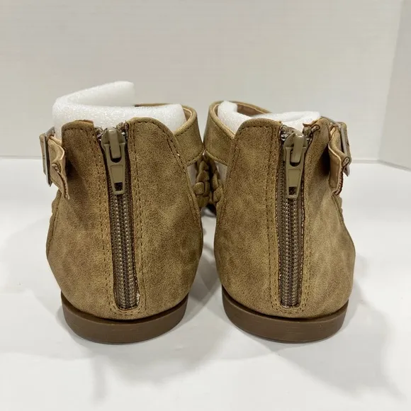 Journee Collection Womens Florence Flat Sandals. Size 8.5. Color:‎ Tan