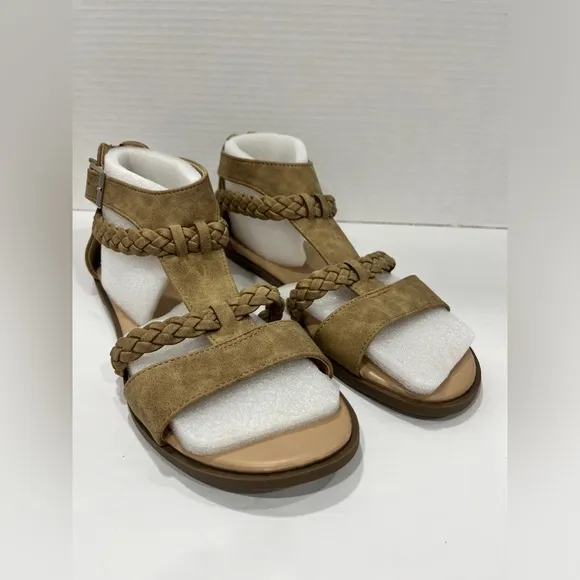 Journee Collection Womens Florence Flat Sandals. Size 8.5. Color:‎ Tan
