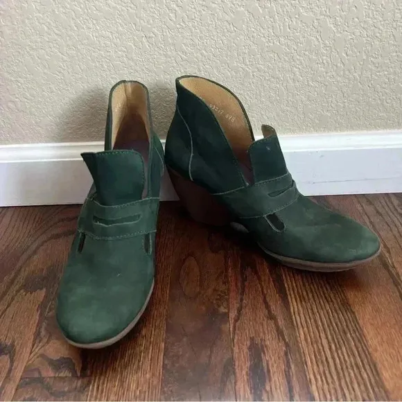Julio de mucha Green Leather Wedge Women’s Size 7 Slip On Penny Loafer $129