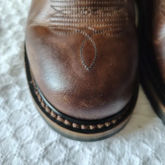 Justin Superintendent Work Boots, Size 10 1/2 D, Color Is Brown.