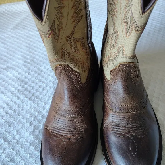 Justin Superintendent Work Boots, Size 10 1/2 D, Color Is Brown.