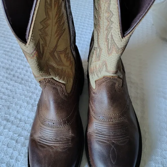 Justin Superintendent Work Boots, Size 10 1/2 D, Color Is Brown.