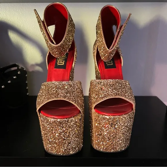 Kat Von D / VonD Shoes destroyer, mega platform gold 7.5 NEW