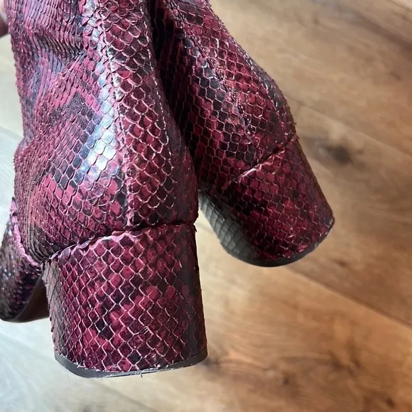 Kate Spade Lake Maroon Snake Embossed Lace Up Boots Size 10M