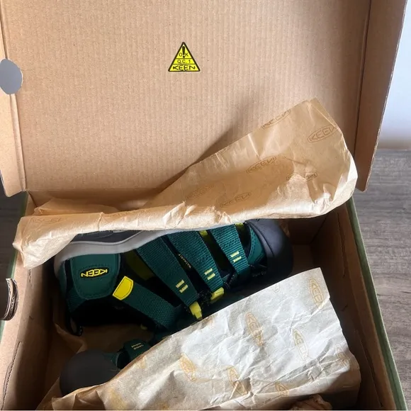 KEEN Newport H2 Youth Sandal Size 1 #498A