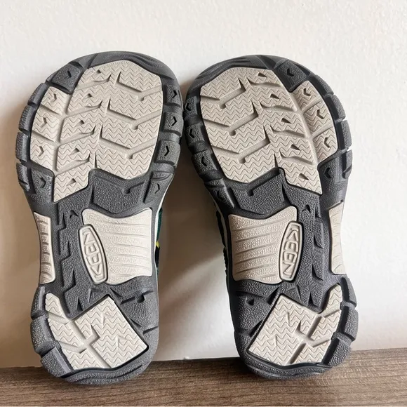 KEEN Newport H2 Youth Sandal Size 1 #498A