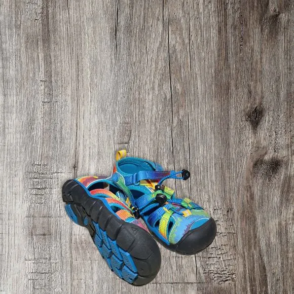 Keen outdoor kid’s seacamp II CNX casual shoes. Size 12