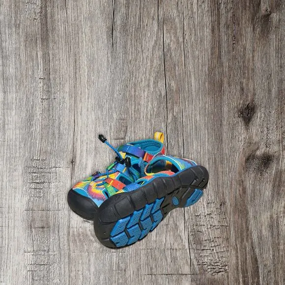Keen outdoor kid’s seacamp II CNX casual shoes. Size 12