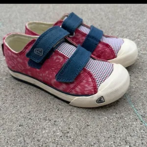 Keen Sula Slip On Shoes unisex preloved size 13 outdoor little kids straps
