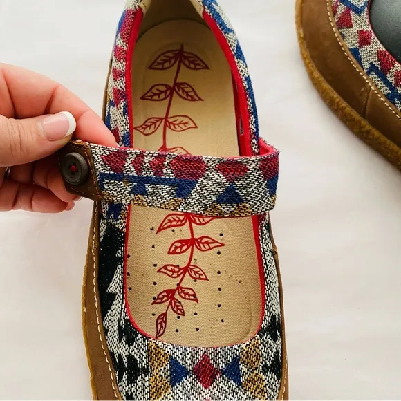 KEEN Women's Harvest MJ Button Mary Jane Southwestern Aztec Outdoor Shoes Sz 7