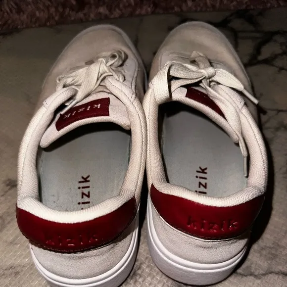 Kizik White Sneakers slip on sneakers wide width shoes M 8 wide W 9.5 wide