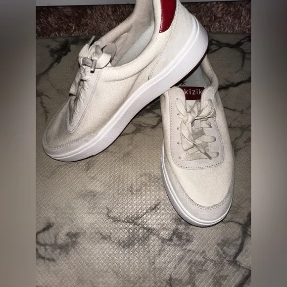 Kizik White Sneakers slip on sneakers wide width shoes M 8 wide W 9.5 wide