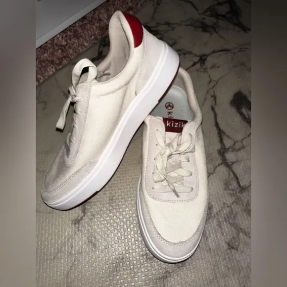 Kizik White Sneakers slip on sneakers wide width shoes M 8 wide W 9.5 wide