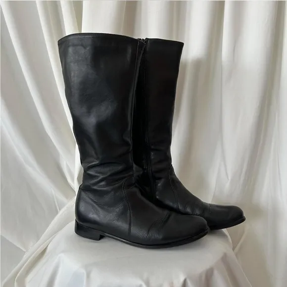 La Canadienne Black leather knee-high boots size 8.