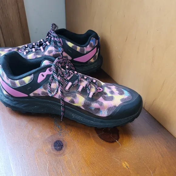 Ladies Camouflage Hiking Shoes - Pink and Black