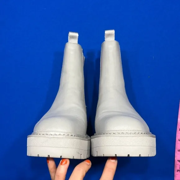 Laguna lugged sole Chelsea boots