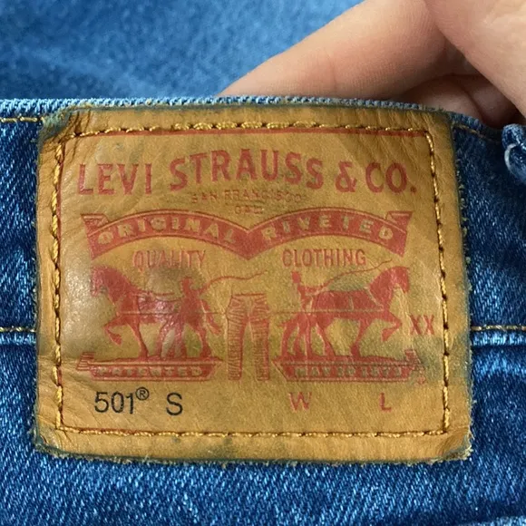 Levi’s 501 skinny dark wash cropped jeans with fringe hem size 25