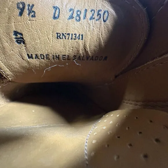 LL Bean Signature Leather Boat Shoes Men’s Size 9.5 D casual Made El Salvador