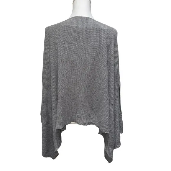 Lululemon - Forward Flow Poncho, in light gray, O/S, EUC, Cashmere blend