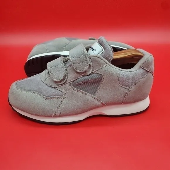 MacGregor Athletic Velcro Shoes Sneaker Men Size 6.5 Wide Suede Grey