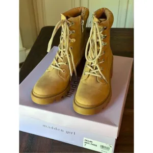 Madden Girl Dillon Boots in natural