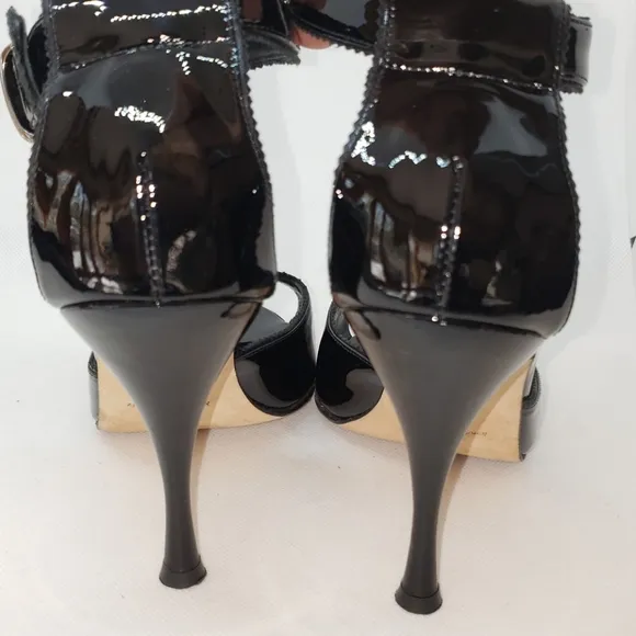MANOLO BLAHNIK Black Patent Leather Sandals, 39.5
