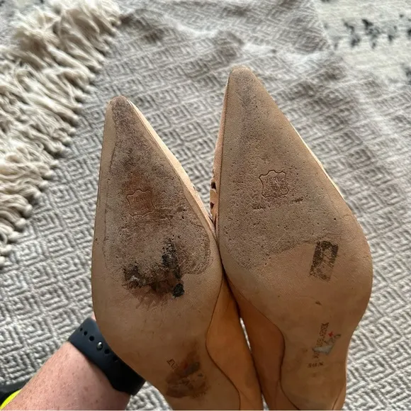 Manolo Blahnik Fiorix Laser Cut Peach Suede Pointed Toe Heels | Size 38.5/ 8.5